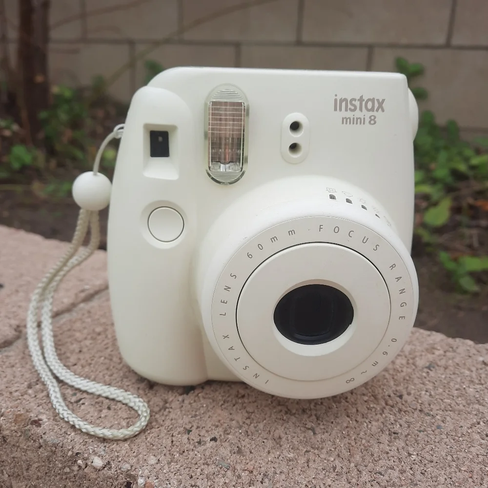 Fujifilm Instax Mini 8 Instant Camera White Turns On Not Working Parts ONLY!!!